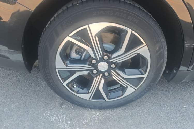 Used Hongqi E-QM5 2021 Online Booking Charging Basic Edition 5 Seats Right Rear Wheel Hub