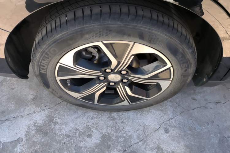 Used Hongqi E-QM5 2021 Online Booking Charging Basic Edition 5 Seats Right Rear Wheel Hub