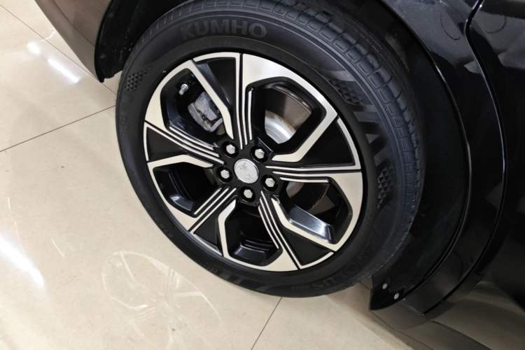 Used Hongqi E-QM5 2021 Charging Version Flagship Edition Right Rear Wheel Hub