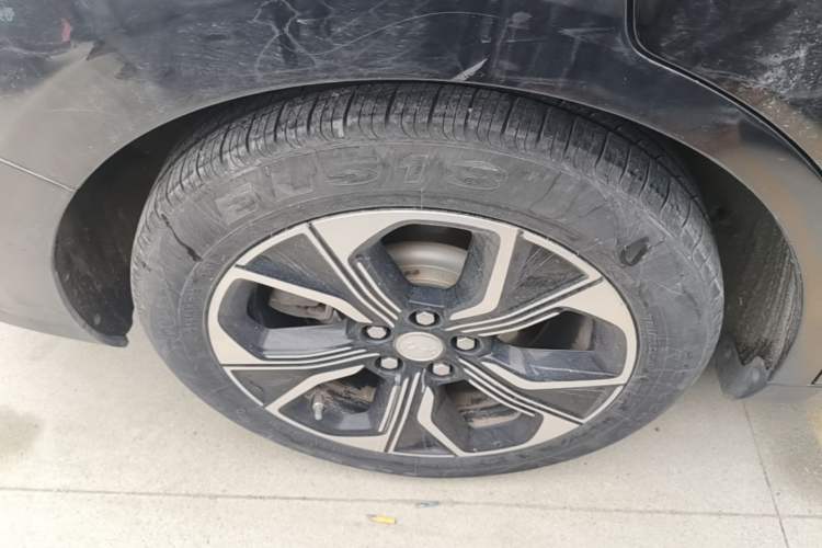 Used Hongqi E-QM5 2021 Charging Flagship Edition Right Rear Wheel Hub