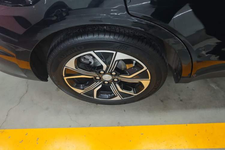 Used Hongqi E-QM5 2021 Online Booking Charging T3 Edition 5-Seater Right Rear Wheel Hub