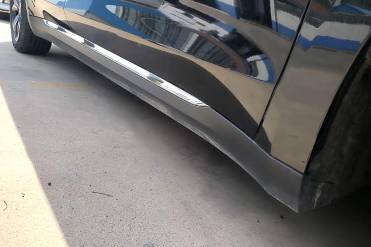 Used Hongqi E-QM5 2021 Online Booking Charging Basic Edition 5 Seats Right Side Sill