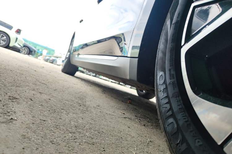 Used Hongqi E-QM5 2021 Charging Flagship Edition Right Side Sill