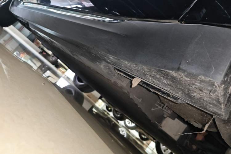 Used Hongqi E-QM5 2021 Charging Version Flagship Edition Right Side Sill