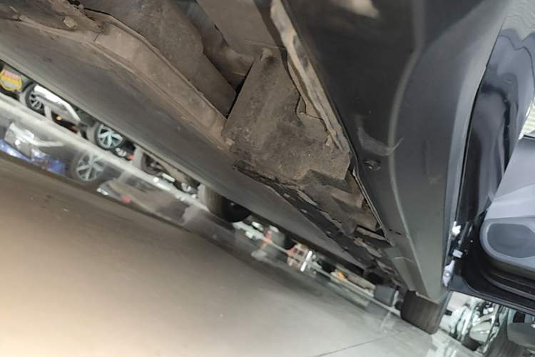 Used Hongqi E-QM5 2021 Online Booking Charging T3 Edition 5-Seater Right Side Sill