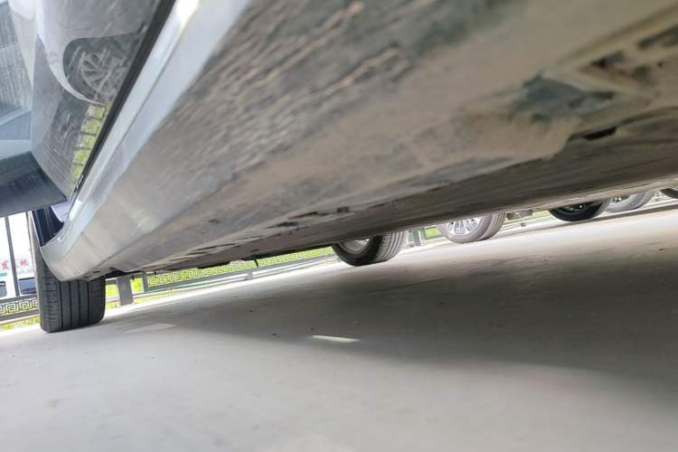 Used Hongqi E-QM5 2021 Charging Version Flagship Edition Right Side Sill