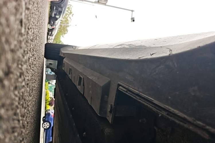 Used Hongqi E-QM5 2021 Charging Version Flagship Edition Right Side Sill