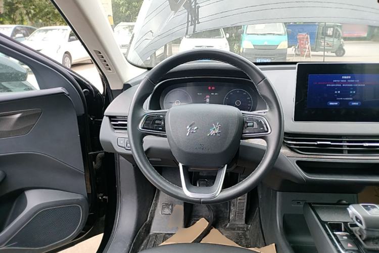 Used Hongqi E-QM5 2021 Online Booking Charging Basic Edition 5 Seats Steering Wheel