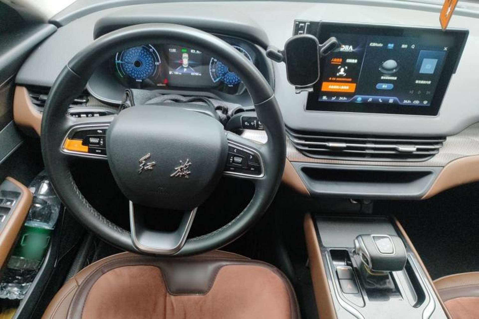 Used Hongqi E-QM5 2021 Online Booking Charging Basic Edition 4 Seats Steering Wheel