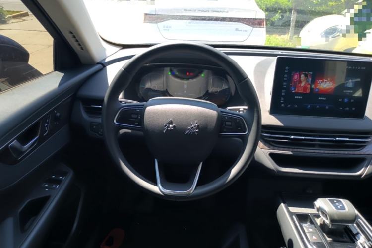 Used Hongqi E-QM5 2021 Online Booking Charging Basic Edition 5 Seats Steering Wheel