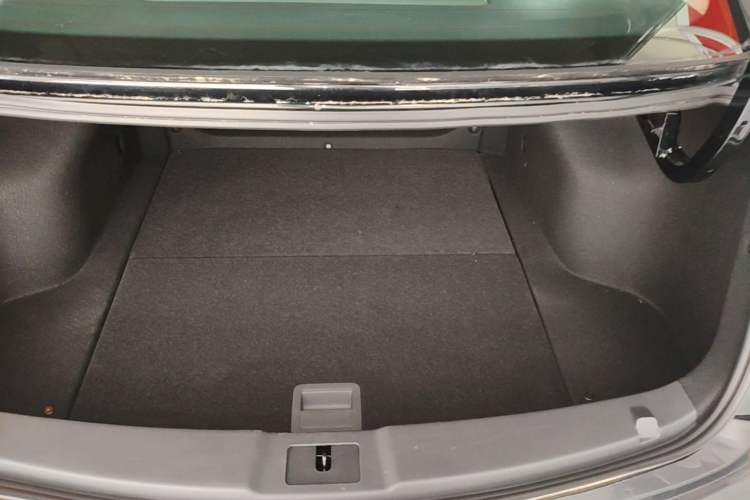 Used Hongqi E-QM5 2021 Online Booking Charging T3 Edition 5-Seater Trunk