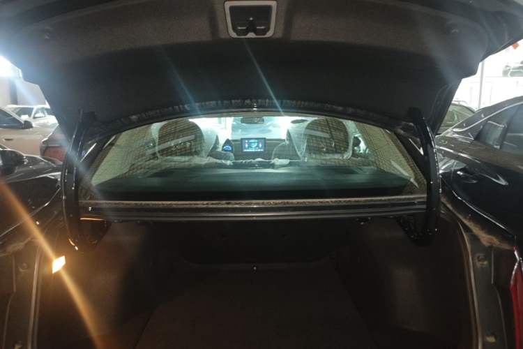 Used Hongqi E-QM5 2021 Online Booking Charging Basic Edition 5 Seats Trunk