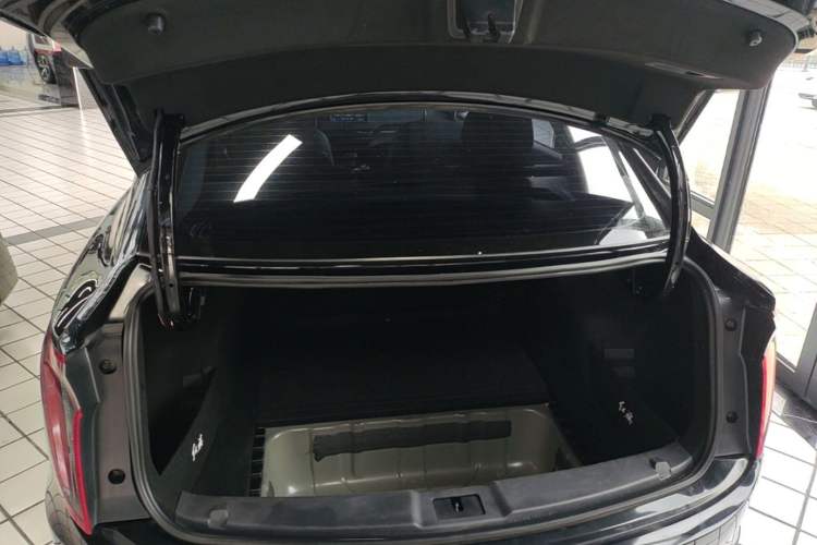 Used Hongqi E-QM5 2021 Online Booking Charging T3 Edition 5-Seater Trunk