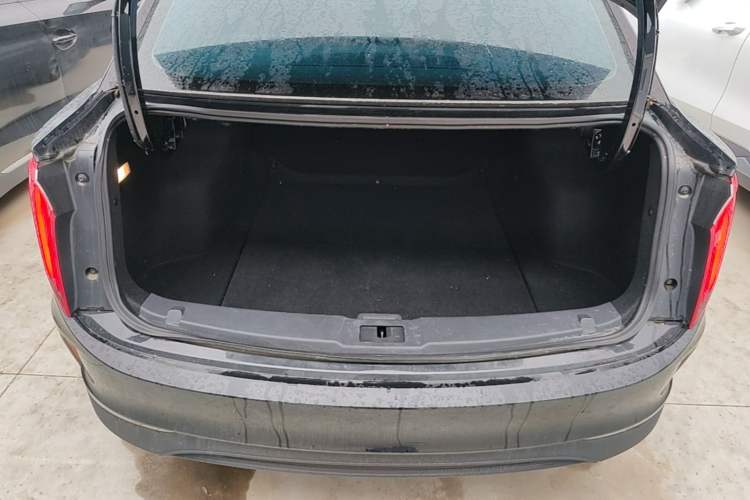 Used Hongqi E-QM5 2021 Charging Version Flagship Edition Trunk