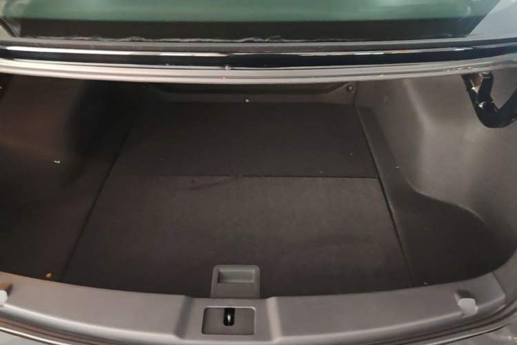 Used Hongqi E-QM5 2021 Charging T3 Version 5 Seats Trunk