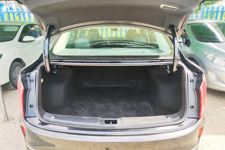 Used Hongqi E-QM5 2021 Charging Flagship Edition Trunk