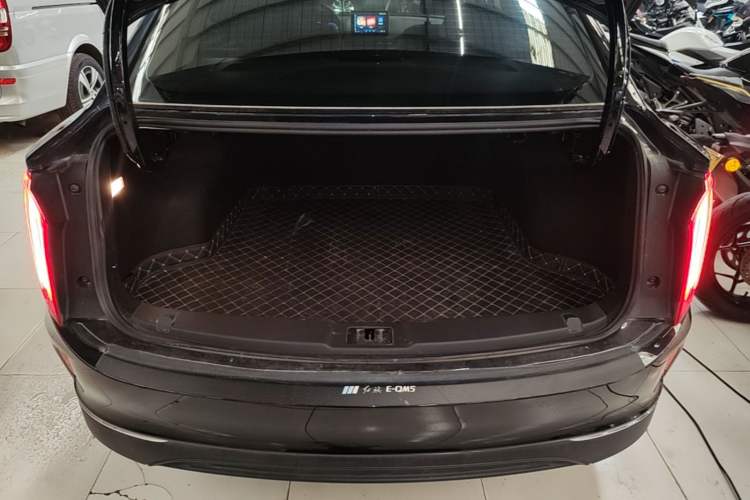 Used Hongqi E-QM5 2021 Online Booking Charging Basic Edition 5 Seats Trunk