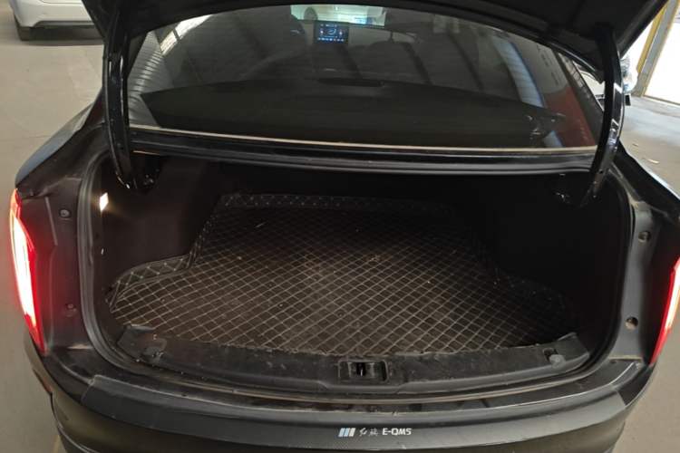 Used Hongqi E-QM5 2021 Online Booking Charging Basic Edition 5 Seats Trunk