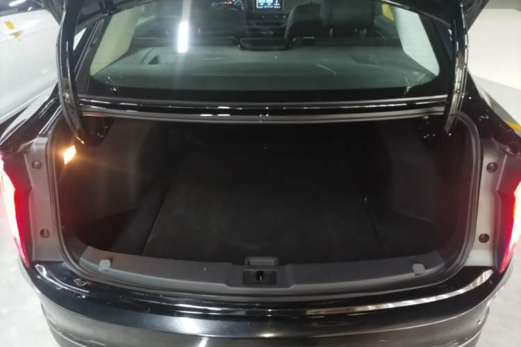 Used Hongqi E-QM5 2021 Online Booking Charging T3 Edition 5-Seater Trunk