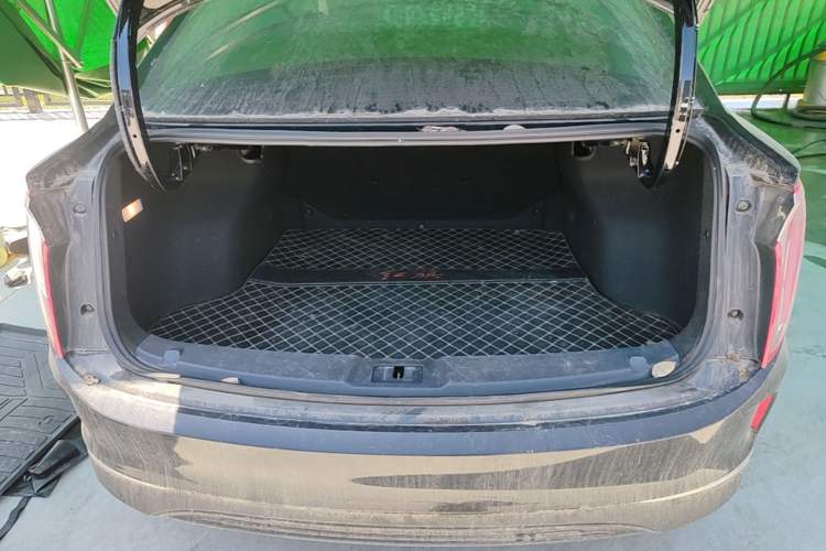 Used Hongqi E-QM5 2021 Charging Version Flagship Edition Trunk