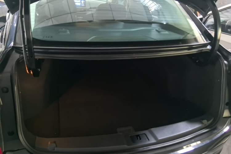 Used Hongqi E-QM5 2021 Online Booking Charging Basic Edition 4 Seats Trunk