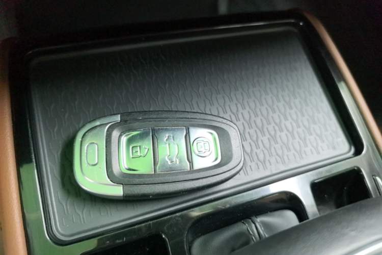 Used Hongqi E-QM5 2021 Ride-Hailing Charging—Didi Edition 4 Seats Vehicle Key