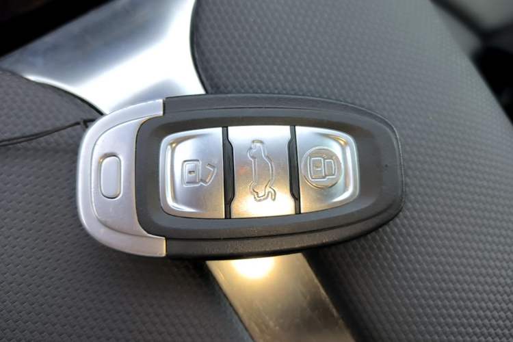 Used Hongqi E-QM5 2021 Online Booking Charging Basic Edition 5 Seats Vehicle Key