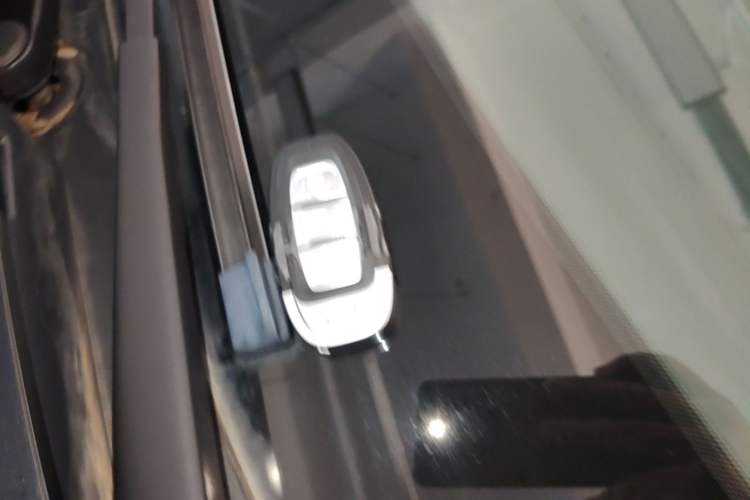 Used Hongqi E-QM5 2021 Online Booking Charging T3 Edition 5-Seater Vehicle Key