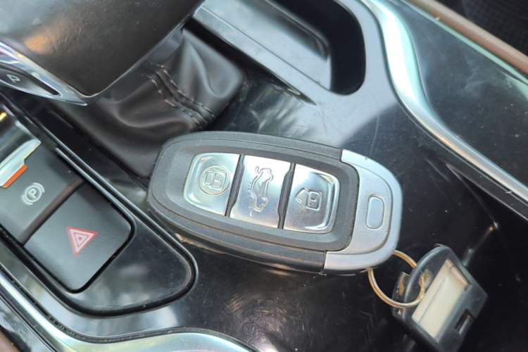 Used Hongqi E-QM5 2021 Charging T3 Version 4 Seats Vehicle Key