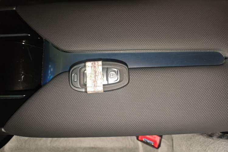 Used Hongqi E-QM5 2021 Online Booking Charging Basic Edition 5 Seats Vehicle Key