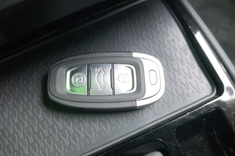 Used Hongqi E-QM5 2021 Online Booking Charging T3 Edition 4 Seats Vehicle Key