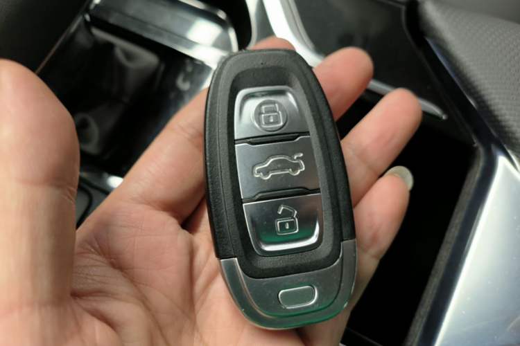 Used Hongqi E-QM5 2021 Online Booking Charging Basic Edition 5 Seats Vehicle Key