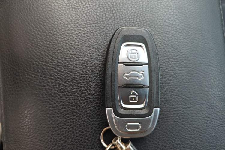 Used Hongqi E-QM5 2021 Online Booking Charging Basic Edition 5 Seats Vehicle Key