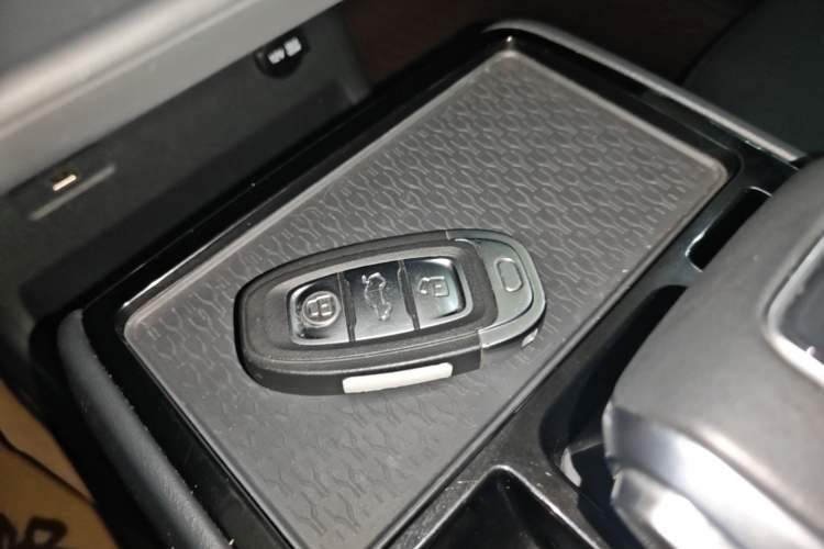 Used Hongqi E-QM5 2021 Charging Version Flagship Edition Vehicle Key