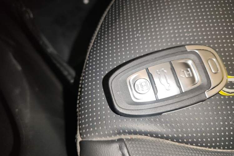 Used Hongqi E-QM5 2021 Online Booking Charging Basic Edition 5 Seats Vehicle Key