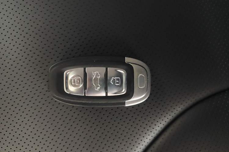 Used Hongqi E-QM5 2021 Online Booking Charging T3 Edition 5-Seater Vehicle Key