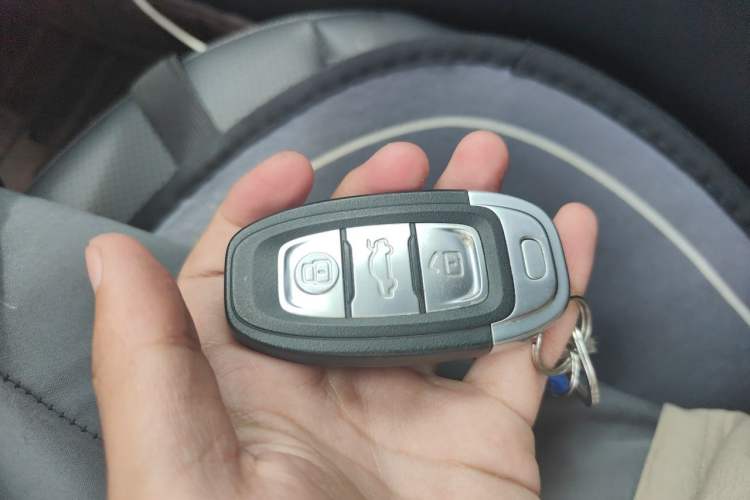 Used Hongqi E-QM5 2021 Online Booking Charging Basic Edition 5 Seats Vehicle Key