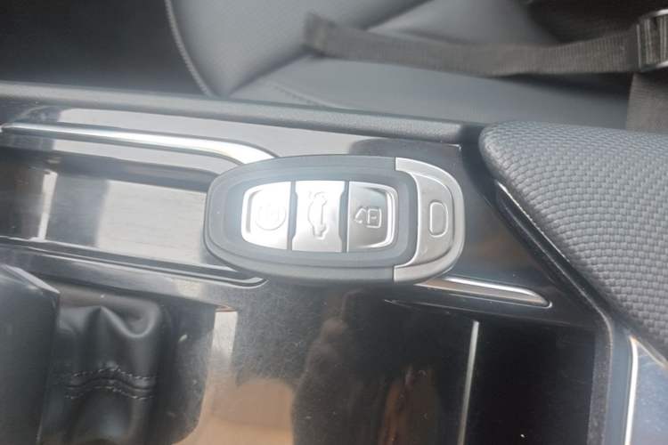 Used Hongqi E-QM5 2021 Online Booking Charging Basic Edition 5 Seats Vehicle Key