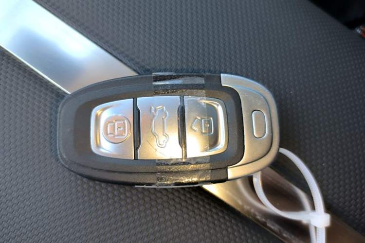 Used Hongqi E-QM5 2021 Online Booking Charging Basic Edition 5 Seats Vehicle Key