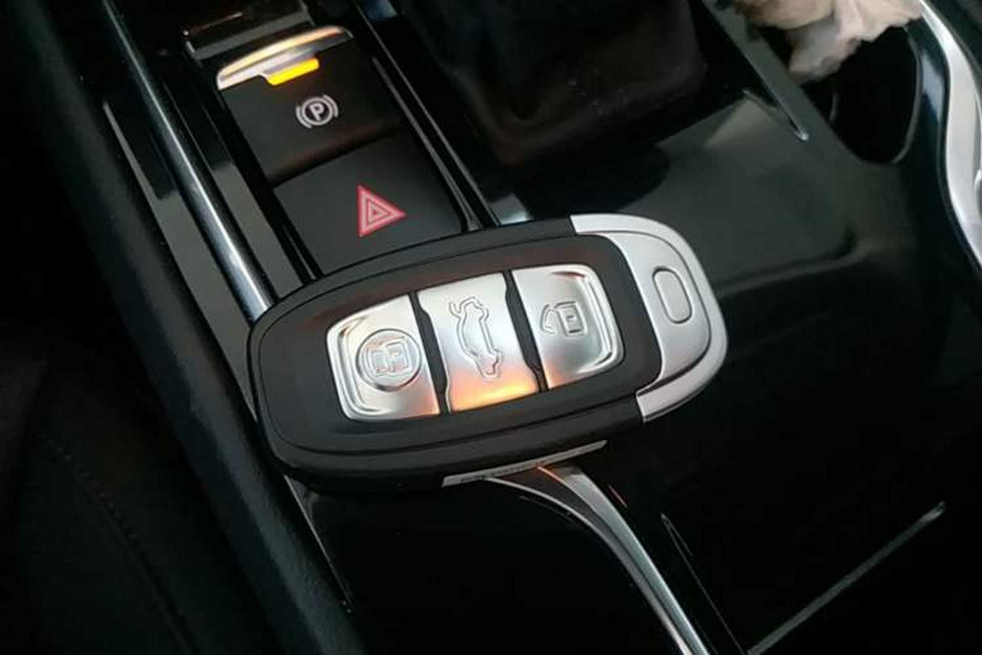 Used Hongqi E-QM5 2021 Online Booking Charging T3 Edition 5-Seater Vehicle Key