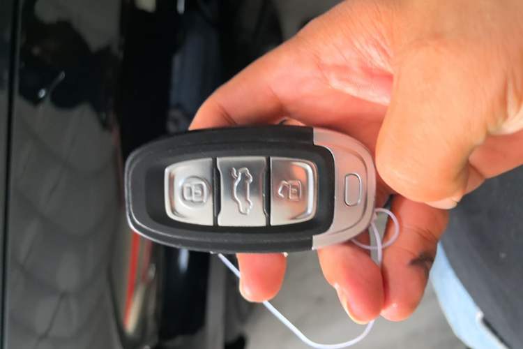 Used Hongqi E-QM5 2021 Online Booking Charging Basic Edition 4 Seats Vehicle Key
