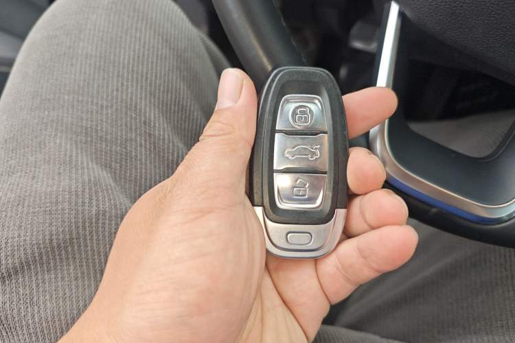Used Hongqi E-QM5 2021 Online Booking Charging T3 Edition 5-Seater Vehicle Key