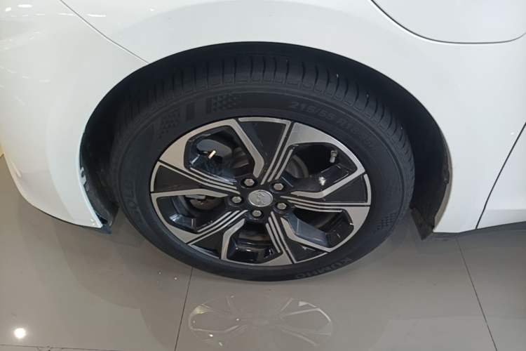 Used Hongqi E-QM5 2021 Charging Version Flagship Edition Left Front Wheel Hub