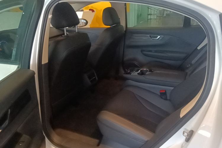 Used Hongqi E-QM5 2021 Online Booking Charging Basic Edition 4 Seats Left Rear Seat