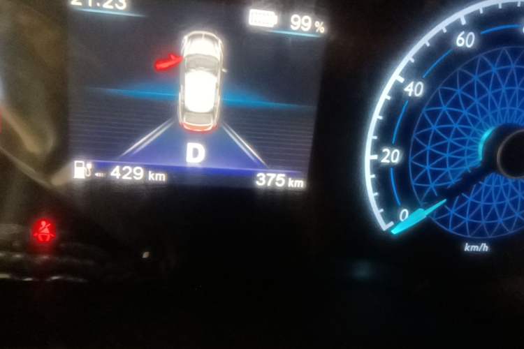 Used Hongqi E-QM5 2021 Online Booking Charging Basic Edition 4 Seats Odometer Close Up