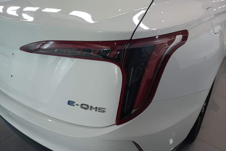 Used Hongqi E-QM5 2021 Charging Version Flagship Edition Right Rear Taillight