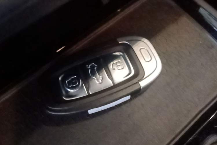 Used Hongqi E-QM5 2021 Online Booking Charging Basic Edition 4 Seats Vehicle Key