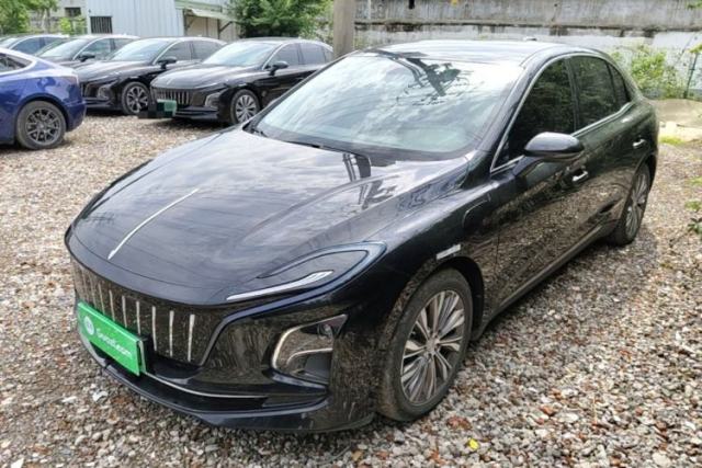 Ojetý Hongqi E-QM5 2022 431 km Charge & Enjoy Edition