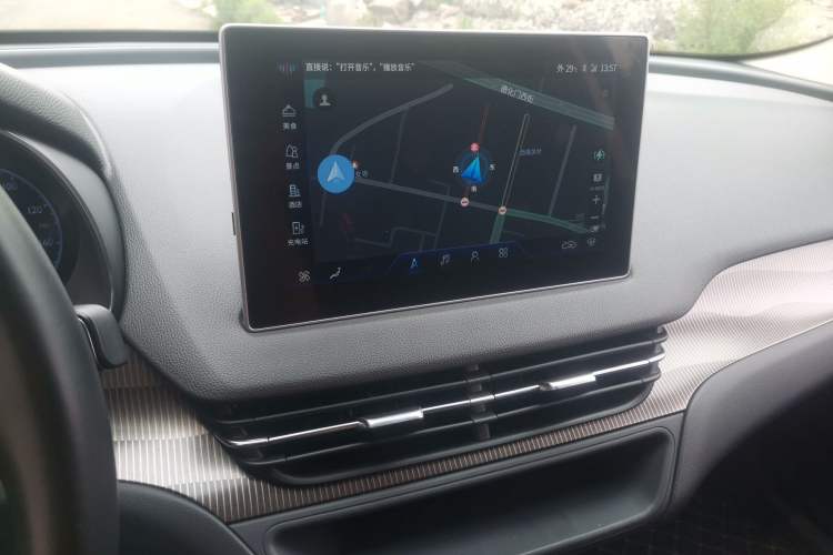 Used Hongqi E-QM5 2022 431 km Charge & Enjoy Edition Audio And AC Panel