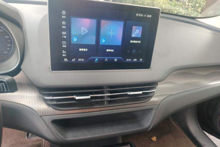 Used Hongqi E-QM5 2022 431 km Charge & Enjoy Edition Audio And AC Panel